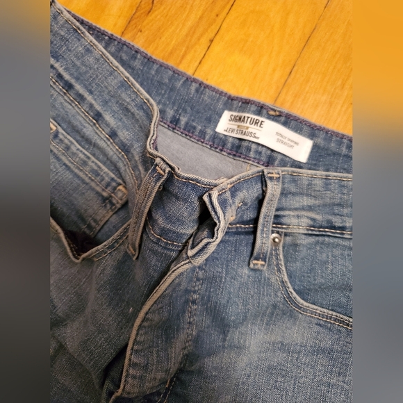 NWOT Signature by Levi Strauss Jean, straight, women size W30 L34. Faded blue. - Picture 4 of 10